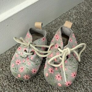 Piper Finn Oxford Toddler/Baby size 2 Soft Sole Floral Shoe
